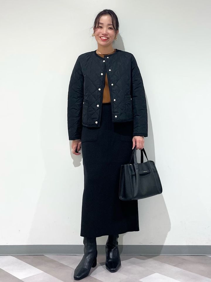 コンパクトなサイズ感のキルティングジャケットできれいめに 出典：WEAR
