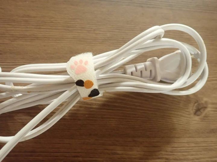DAISO(ダイソー)：ケーブルタイ(肉球柄、5本、幅1cm×長さ15cm)