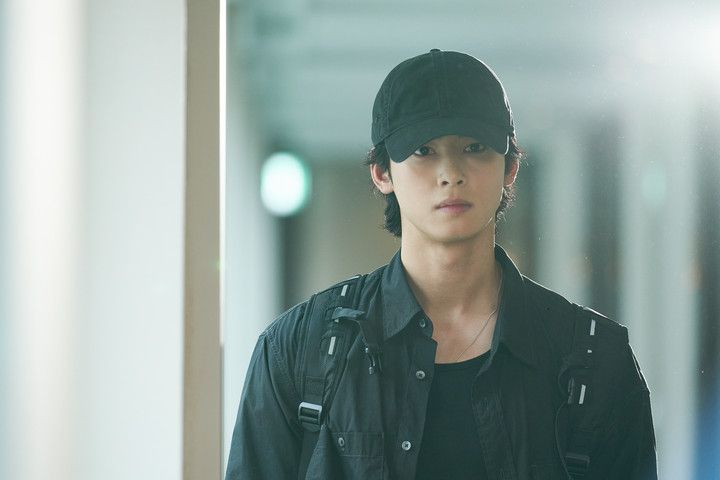 『ワンダフルワールド」：キャップを目深にかぶったソンニュル