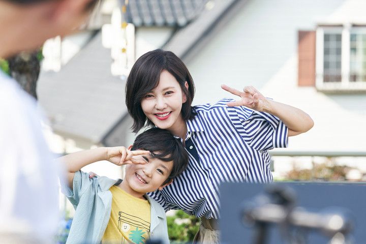 『ワンダフルワールド』：在りし日のスヒョン（キム・ナムジュ）と息子ゴヌ（イ・ジュン）