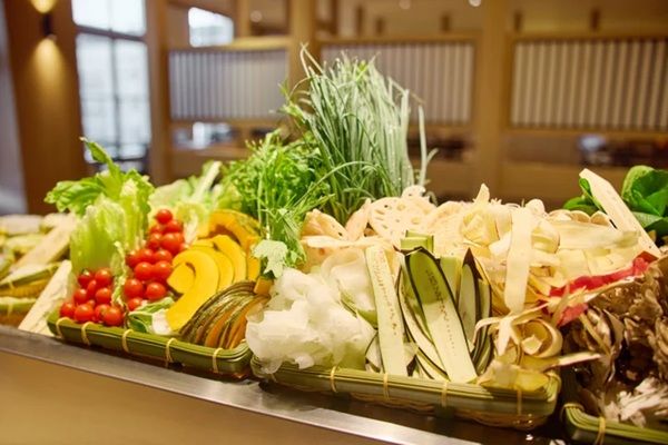 ハウステンボスに「出汁しゃぶ おばんざい おかか」がオープン！削りたてのかつお節や九州産野菜の食べ放題も