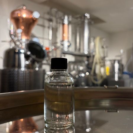 福岡の素材の魅力に触れ自分だけのジンを造る、リトルフラワー蒸留所の「ブレンド体験」