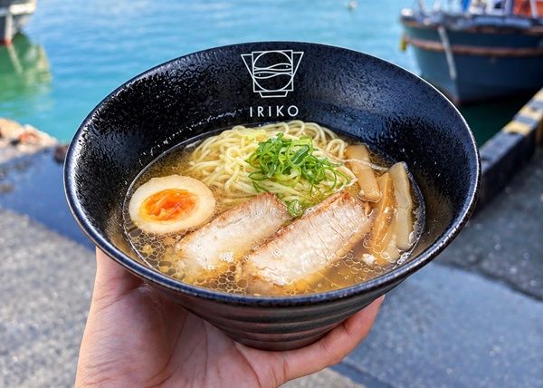 大阪の海の恵みを味わえるラーメン店「IRIKO」が岸和田に誕生！煮干しの旨味を引き出した出汁は動物性の油不使用