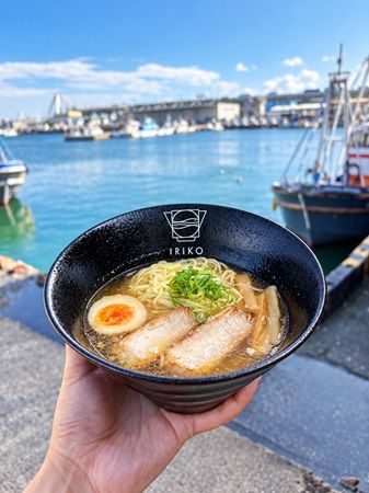 大阪の海の恵みを味わえるラーメン店「IRIKO」が岸和田に誕生！煮干しの旨味を引き出した出汁は動物性の油不使用