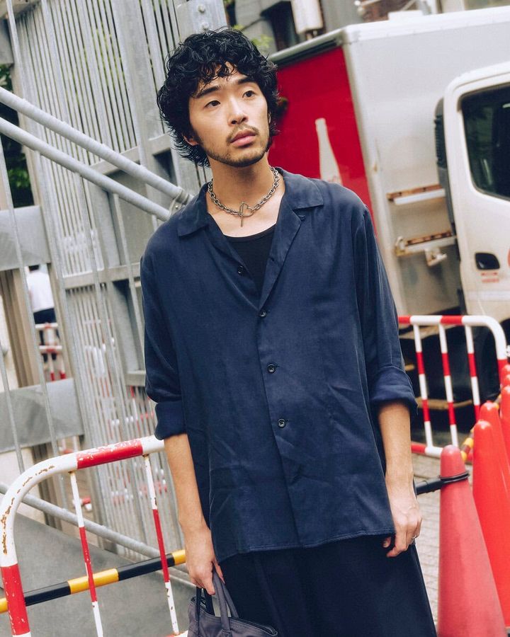【30代スナップ＠下北沢】濃淡のグラデーションが絶妙なオールネイビーコーデ