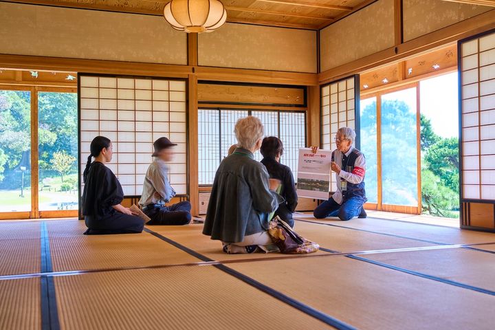 絵図や写真を交え、御茶屋の魅力を伝える島田さん