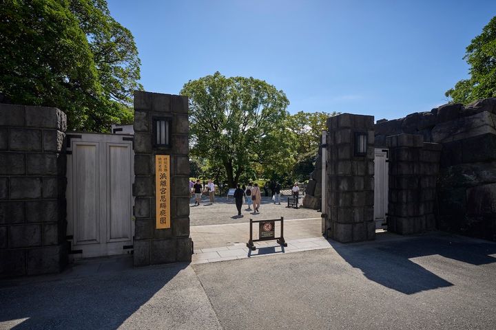 大手門をくぐり、徳川将軍家ゆかりの庭園へ