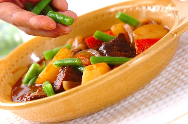 濃厚！ビーフシチュー デミグラス缶で簡単 本格的な味わいにの作り方3