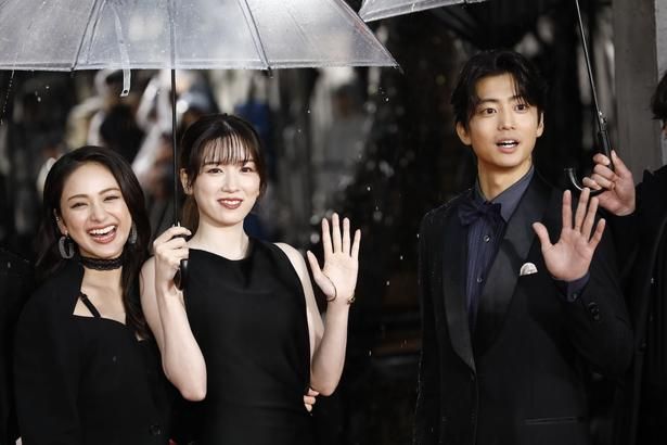 伊藤健太郎は、ブラック×ネイビーのコーディネートで存在感を放った 撮影/杉映貴子
