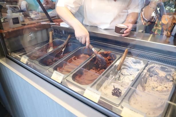 ジェラートは店舗1階で購入できる。全7種類のうち日替りで6種類のフレーバーが登場