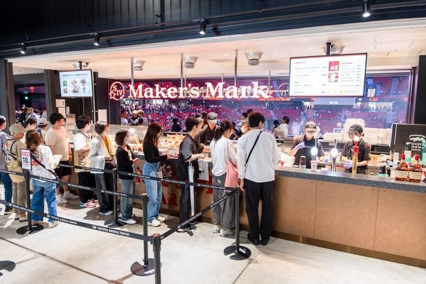 3階コンコース南側の「メーカーズマークBAR」では、ウイスキー「メーカーズマーク」を使用したオリジナルドリンクも楽しめる