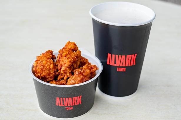 トヨタアリーナ東京名物「じゅわ唐揚げ」(680円)と「サントリー生ビール」(900円)