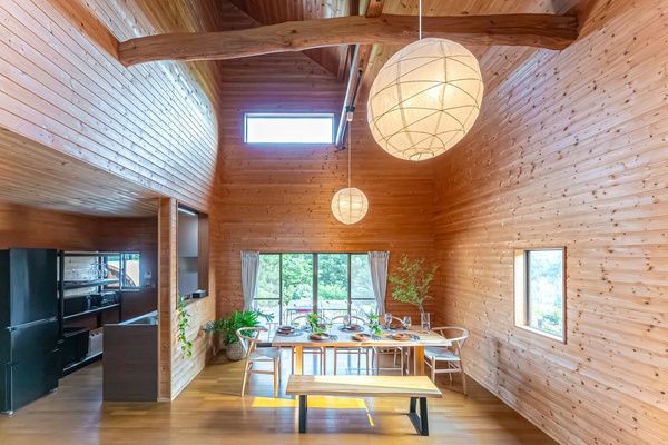 澄んだ山の絶景を望む薪サウナや焚き火、BBQを満喫。1日1組限定ヴィラ「SHELTER．南房総」で贅沢な秋冬旅