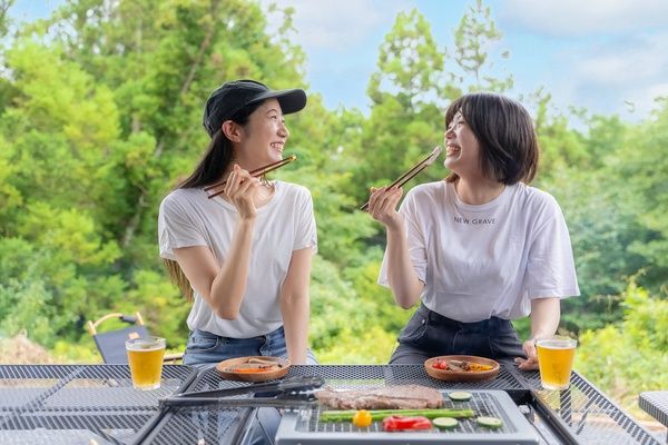 澄んだ山の絶景を望む薪サウナや焚き火、BBQを満喫。1日1組限定ヴィラ「SHELTER．南房総」で贅沢な秋冬旅