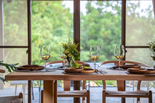 澄んだ山の絶景を望む薪サウナや焚き火、BBQを満喫。1日1組限定ヴィラ「SHELTER．南房総」で贅沢な秋冬旅