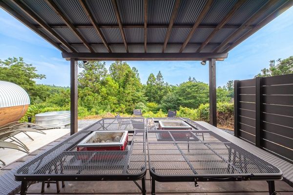 澄んだ山の絶景を望む薪サウナや焚き火、BBQを満喫。1日1組限定ヴィラ「SHELTER．南房総」で贅沢な秋冬旅