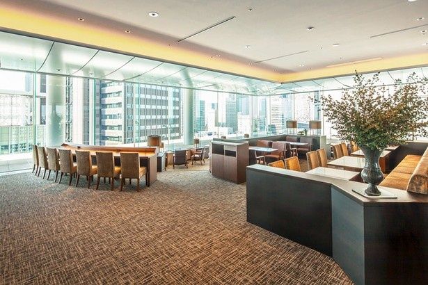 ホテル20階にある「ラウンジ サウスコート」の店内