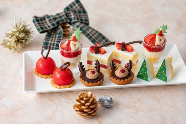 苺のショートケーキやトナカイのチョコレートタルトなど、クリスマスらしいスイーツ5品