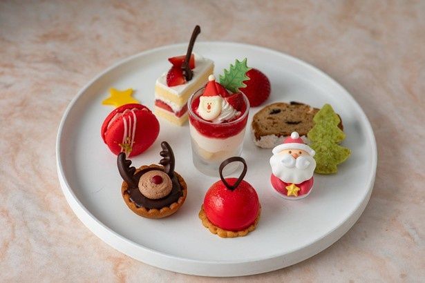 アフタヌーンティーでも人気のスイーツをワンプレートで楽しめる「クリスマススイーツセレクション」(3500円 税・サービス料込)