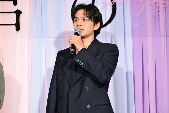 北村匠海、佐野晶哉からの誕生日サプライズに感激！『君の話』完成披露で29歳の抱負を語る