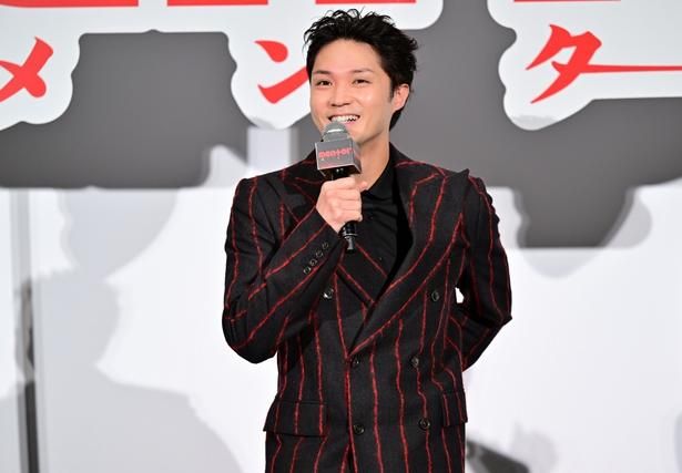 益子龍之介役の磯村勇斗 [c] 2026「mentor」製作委員会