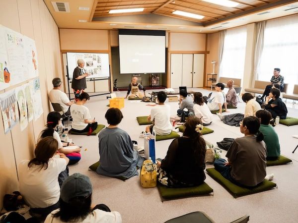 香川県丸亀市に、2日間だけ、きむらとしろうじんじん氏による野点と丸亀妄想屋台群が出現。長期プロジェクトの集大成