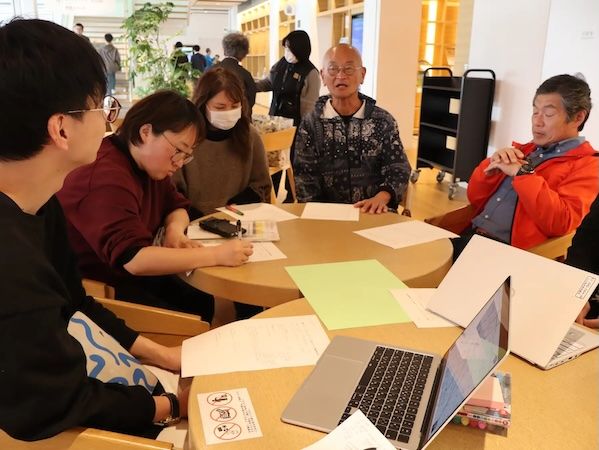 香川県丸亀市に、2日間だけ、きむらとしろうじんじん氏による野点と丸亀妄想屋台群が出現。長期プロジェクトの集大成