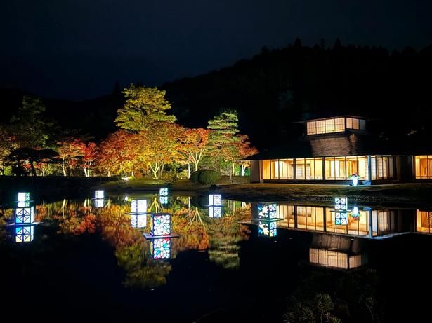 翠楽苑の紅葉ライトアップも幻想的で美しい/南湖公園の紅葉 画像提供：白河観光物産協会