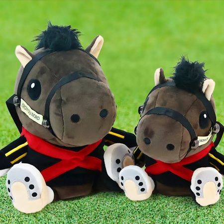 可愛さとカートの振動でも落ちにくい機能性を両立！二木ゴルフ「クロワデュノール」競走馬ヘッドカバーがMakuakeに登場