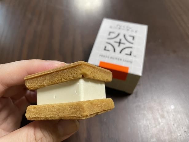 通常のバターサンドの倍以上の厚さがある。バター好きが思わず笑顔になるおいしさだ