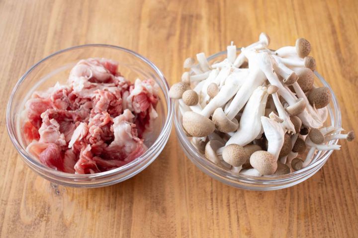 「牛肉としめじの炊き込みご飯」レシピ