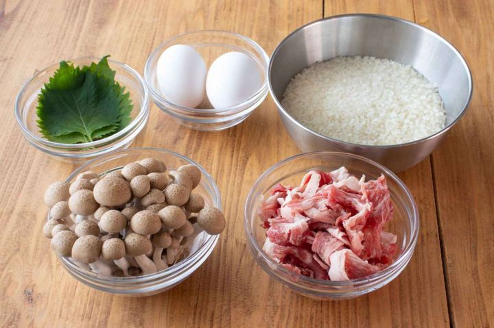 「牛肉としめじの炊き込みご飯」レシピ