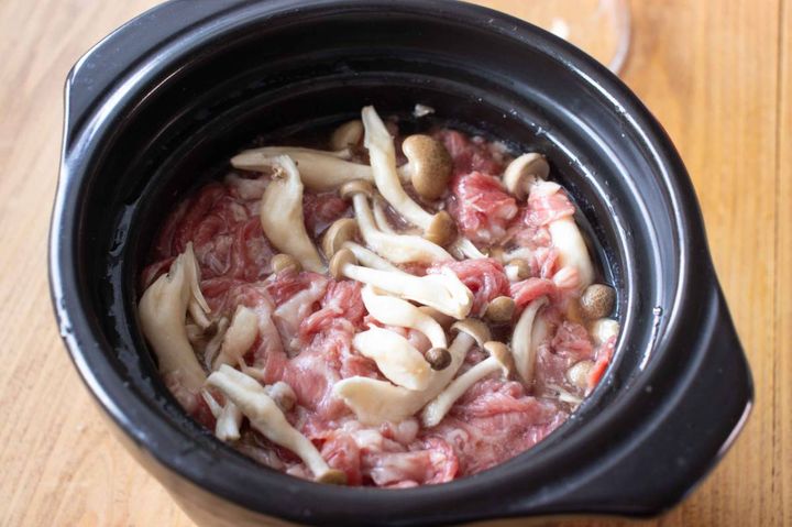 「牛肉としめじの炊き込みご飯」レシピ
