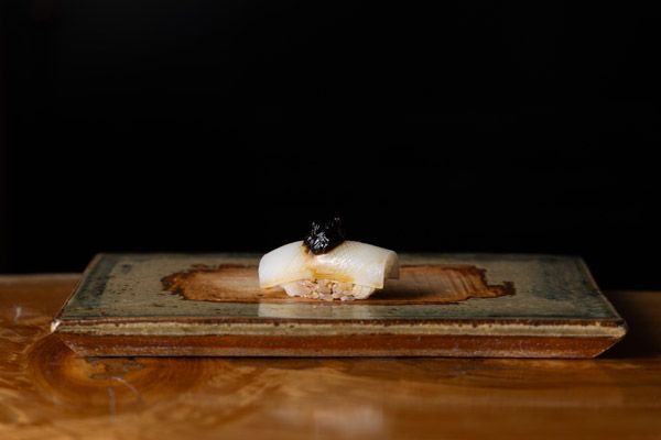 三重県産食材のみを使用！伊勢志摩ワイナリーが手掛ける「伊勢前寿し 神貫」がオープン