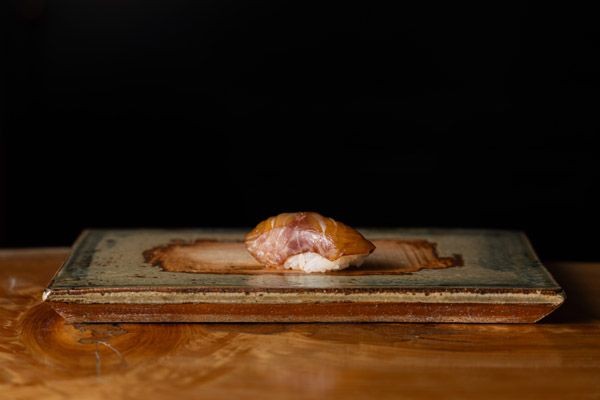 三重県産食材のみを使用！伊勢志摩ワイナリーが手掛ける「伊勢前寿し 神貫」がオープン