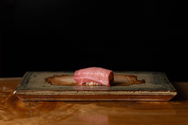 三重県産食材のみを使用！伊勢志摩ワイナリーが手掛ける「伊勢前寿し 神貫」がオープン