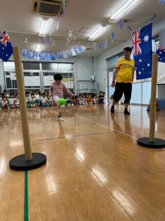 ネイティブの先生とオーストラリアのスポーツや文化を体感。川崎市のインターナショナルスクールで体験授業を実施