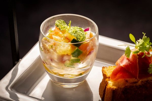 世界各国の酒場料理と多彩なドリンクを楽しむ！プルマン東京田町が「冬のハイティー」を期間限定で提供