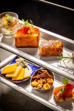 世界各国の酒場料理と多彩なドリンクを楽しむ！プルマン東京田町が「冬のハイティー」を期間限定で提供