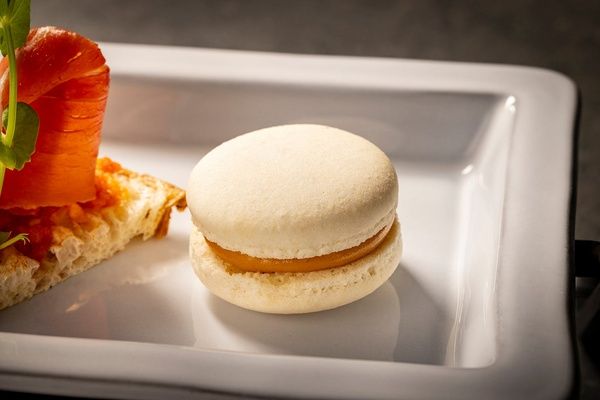 世界各国の酒場料理と多彩なドリンクを楽しむ！プルマン東京田町が「冬のハイティー」を期間限定で提供