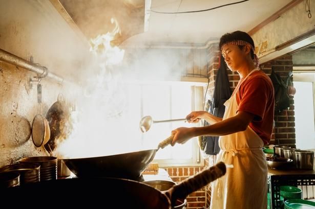 料理の道での全国制覇を夢見る料理人の(チョ・ウジン)が本命候補 [c] 2025 HIVE MEDIA CORP & MINDMARK, Inc ALL RIGHTS RESERVED.