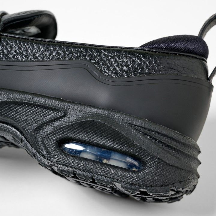 「ナイキ」の「AIR MAX PHENOMENA」￥20130 サイドの寄り