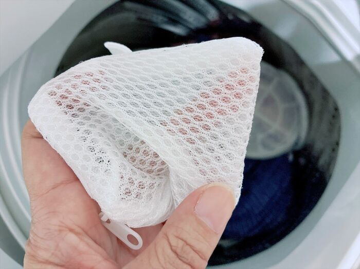 【セリア】「ハンカチすら入らない洗濯ネット」何に使うの！？まさかの正体に拍手ーー！110円で洗濯のプチストレス解消♪