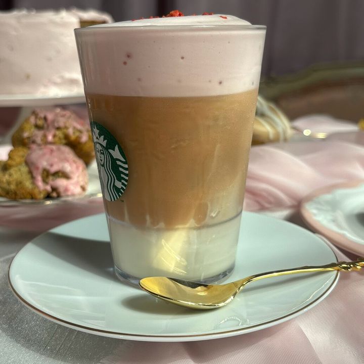 スタバ ジョイフルメドレー ストロベリー クリーミー ティー ラテ