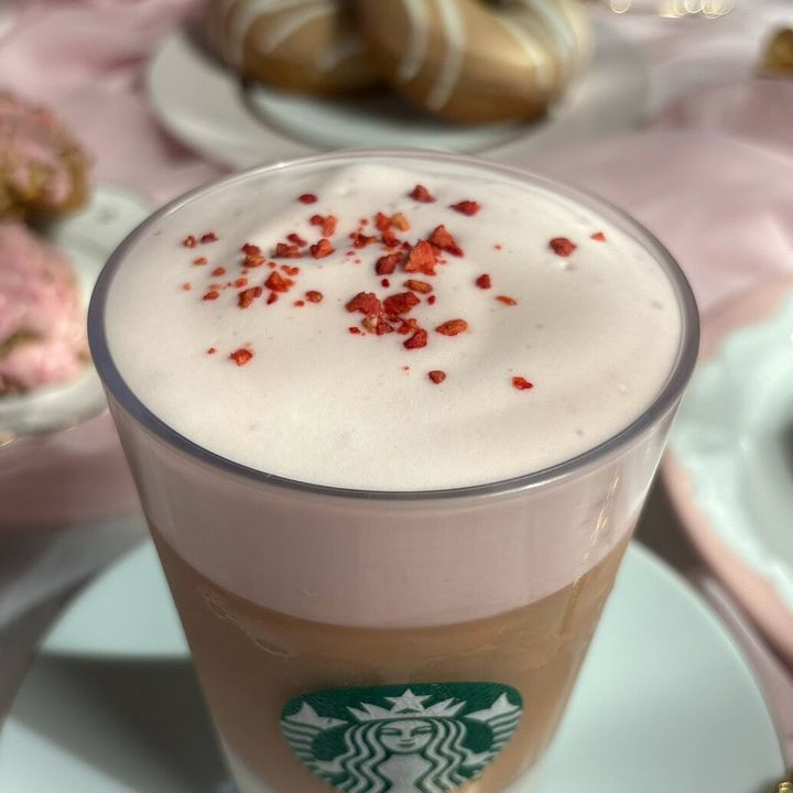 スタバ ジョイフルメドレー ストロベリー クリーミー ティー ラテ