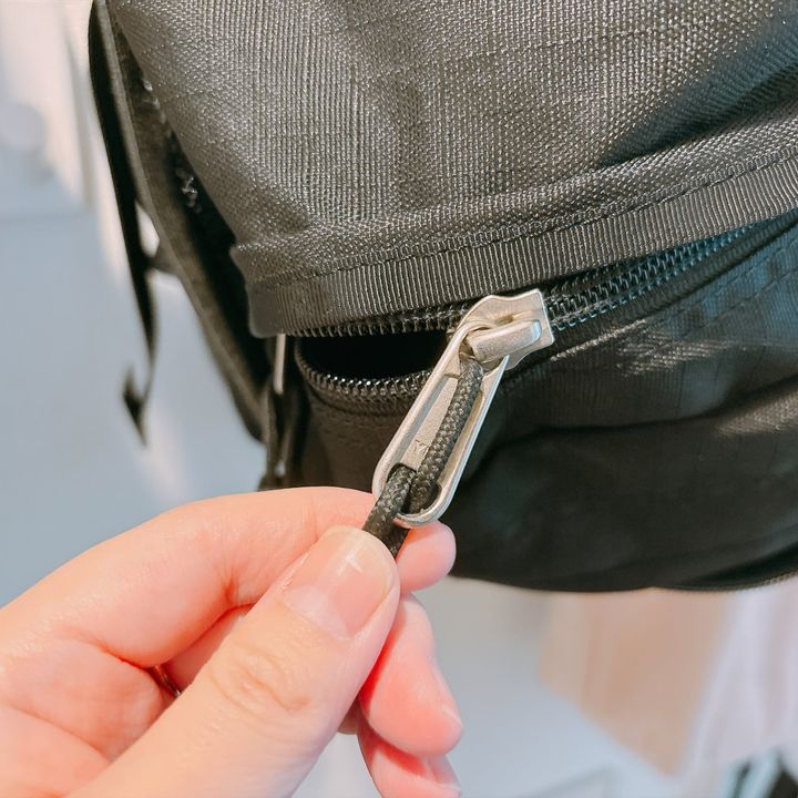 バッグについているファスナー