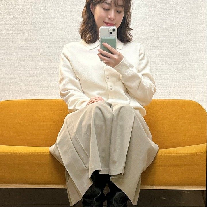 GU「パフィータッチニットポロカーディガン」「ランダムプリーツスカート」