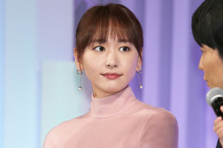 新垣結衣さん（2017年10月26日、時事）