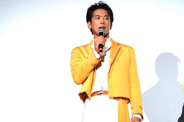 得意の料理で全国制覇を目指す本命候補スンテ(チョ・ウジン)の声を担当したじん オフィシャル提供