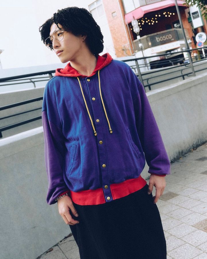 【20代スナップ＠下北沢】リズウェアのパーカとメガネで“決めすぎてない”感じに